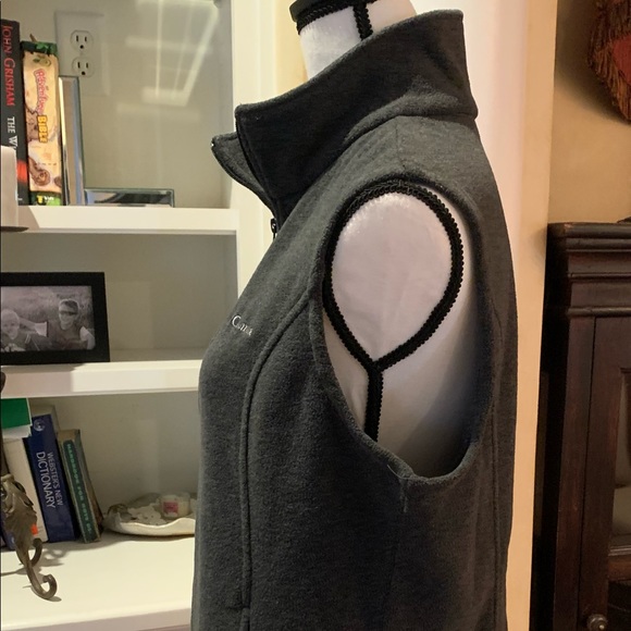 COLUMBIA WOMENS GRAY VEST SIZE LARGE - Picture 4 of 9